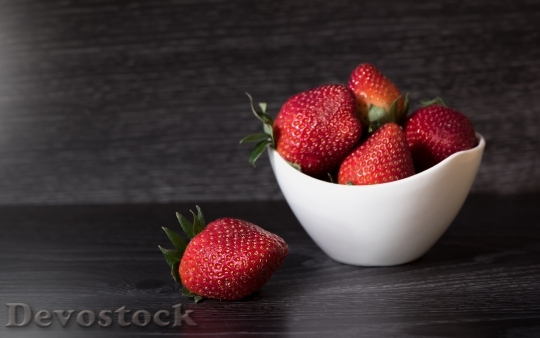 Devostock Strawberries Red Ripe Shell