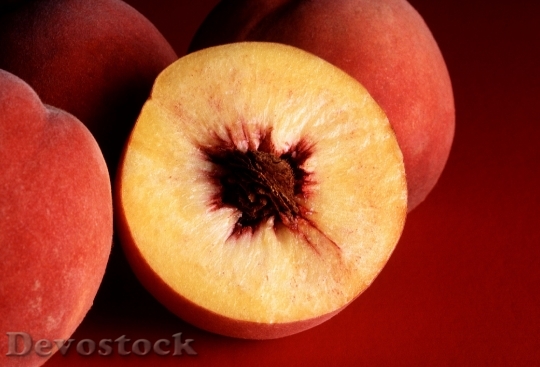 Devostock Autumn Red Peaches Sliced