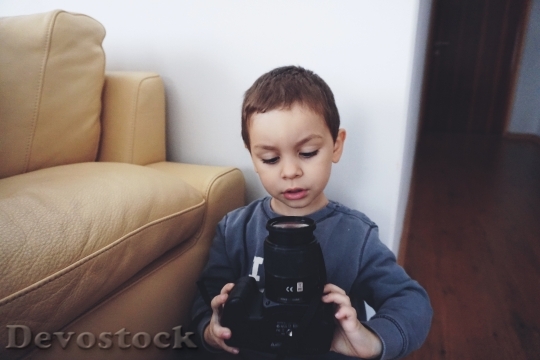 Devostock Camera Cute Young 6940