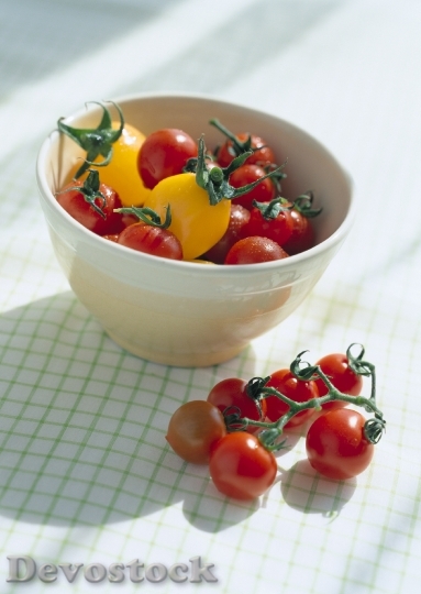 Devostock Cherry Tomatoes With Water