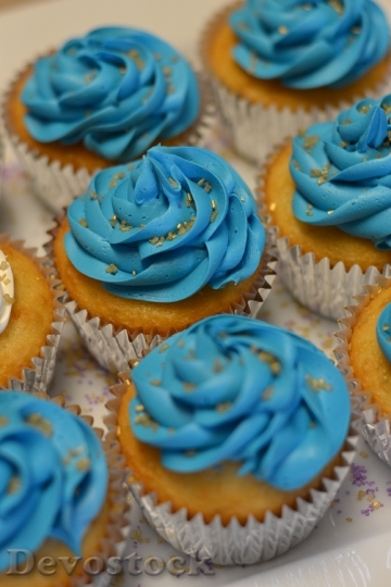 Devostock Cupcake Dessert Blue Sprinkles