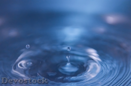 Devostock Drip Macro Blue Water
