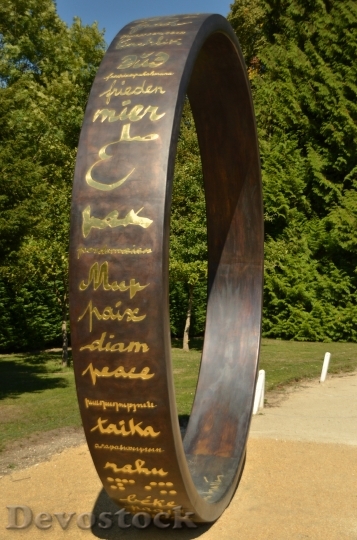 Devostock France Monument Peace Circle 0