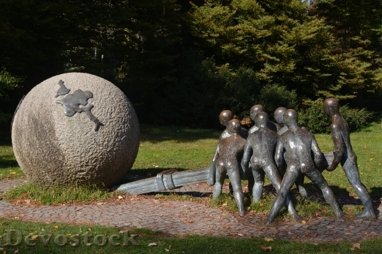 Devostock Image Statue Sculpture Children