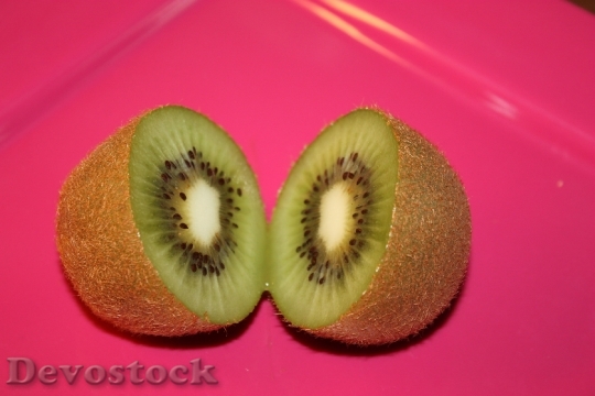 Devostock Kiwi Cut Sliced Fruit