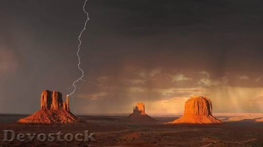 Devostock Monument Valley Lightning Storm Rain 144244 4K.jpeg