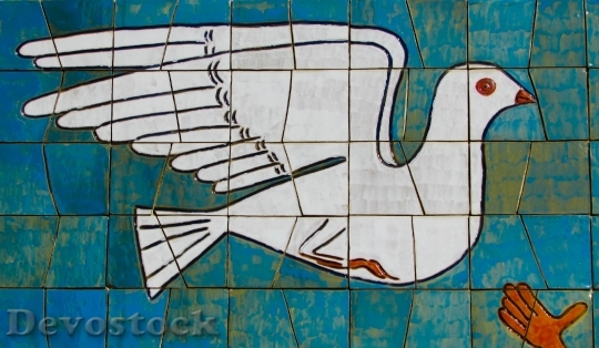 Devostock Peace Symbol Pigeon White