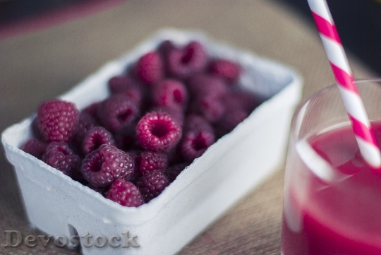 Devostock Raspberries Fruit Drink Straw