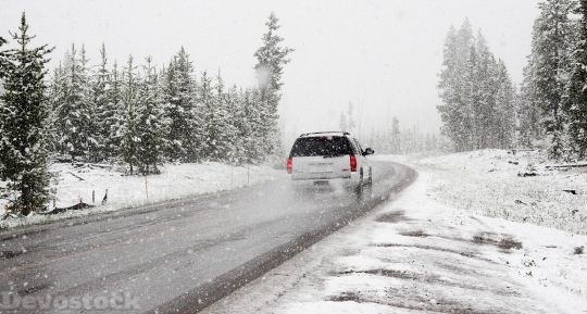 Devostock Snow Road Winter 1275 4K