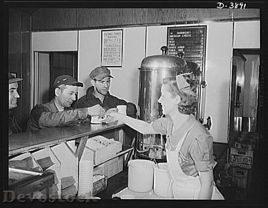 Devostock Waitress 1941