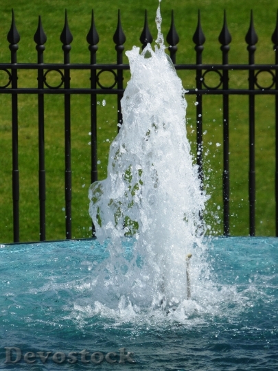 Devostock Water Fountain Green Flowing