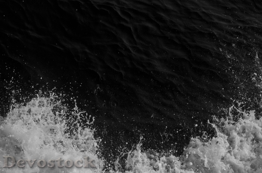 Devostock Water Splash Black Liquid 3