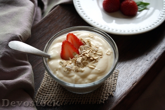 Devostock Yogurt Fruit Vanilla Strawberries