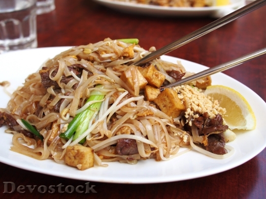 Devostock Thai Food Noodle Fried Noodles Meal 46247 4K.jpeg